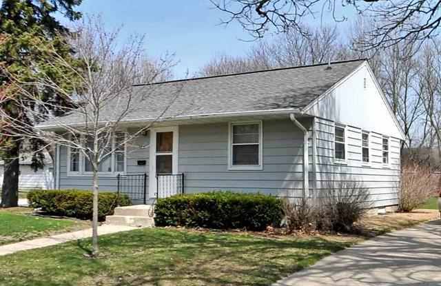 525 North Jackson Avenue - 525 North Jackson Avenue, Mason City, IA 50401