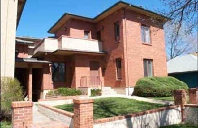 2-Story in Desireable Heritage Manor Condominiums Gallery 1