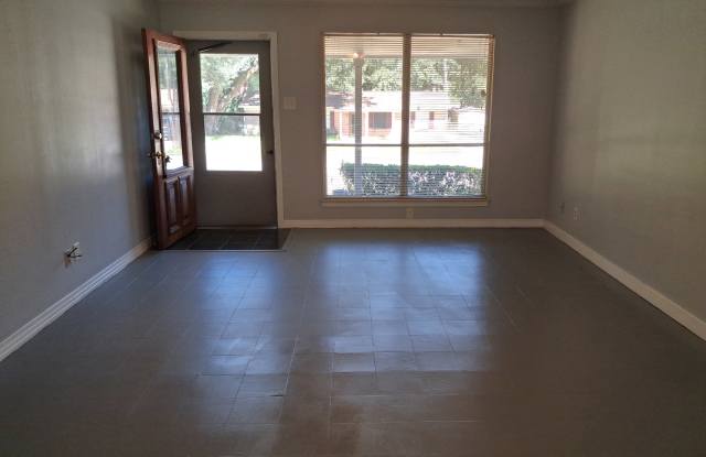 5421 Colonial Oaks Drive N Gallery 3