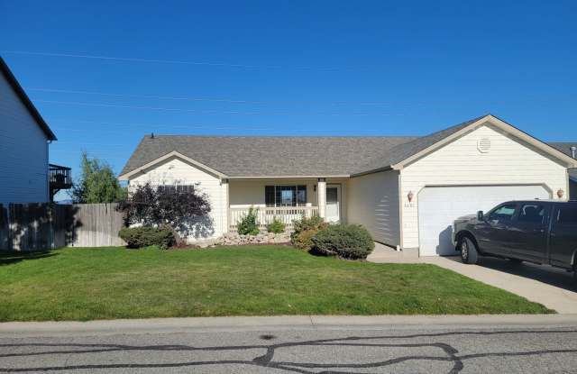 *MOVE IN SPECIAL * 1ST FULL MONTH FREE* 3 Bedroom Home North End Of Northwood - Great Location - 8601 East Bull Pine Lane, Spokane County, WA 99217