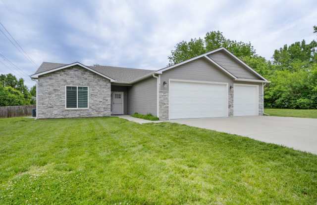 915 Fairman Dr photos photos