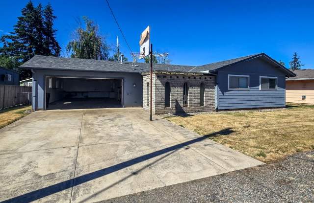 Three Bedroom Home With Attached Garage In Woodburn ~ Pacific 11613 photos photos
