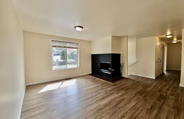 Beautiful Updated 4BR Home with Large Yard & Deck Gallery 3