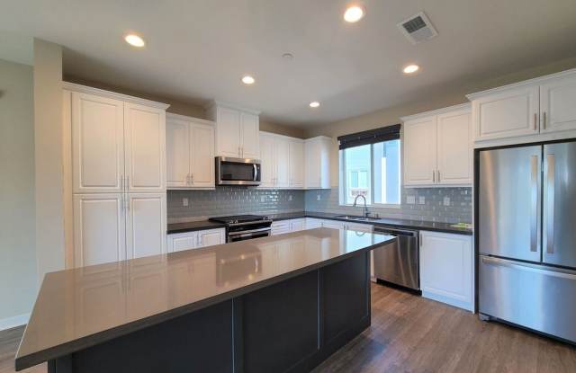 Beautiful and Modern 3-Story Townhome! - 2548 South Escondido Boulevard, Escondido, CA 92025