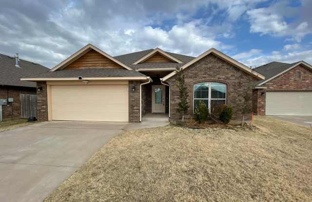 BEATIFUL 3 BEDROOM HOME FOR RENT IN YUKON!! Gallery 1