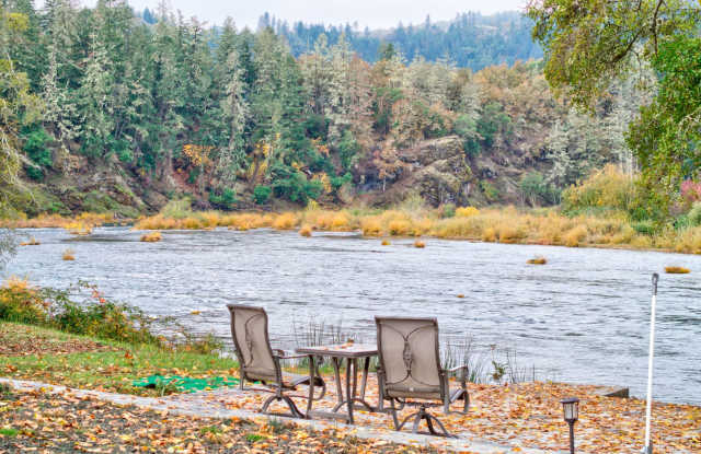 5 bedroom home on the North Umpqua River Gallery 4