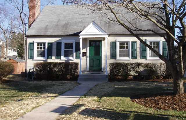 3404 FARRAGUT AVENUE photos photos