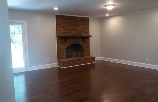 6338 Farmlake Drive Gallery 3