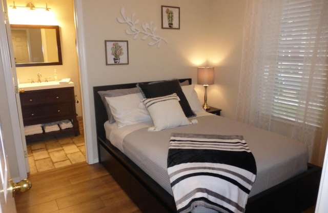 447 N ALDER Court Gallery 3