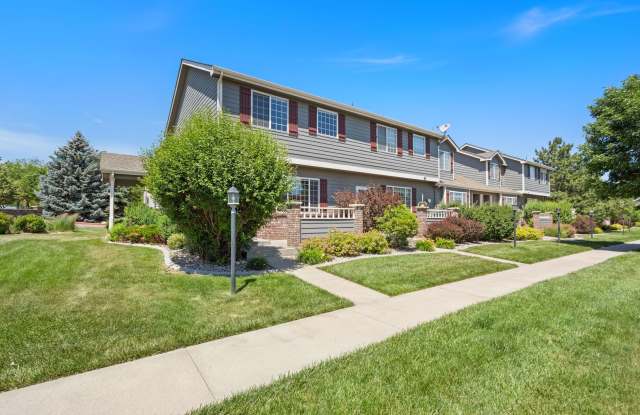 3 Bedroom, 3.5 bathroom End-Unit Townhome! Gallery 3