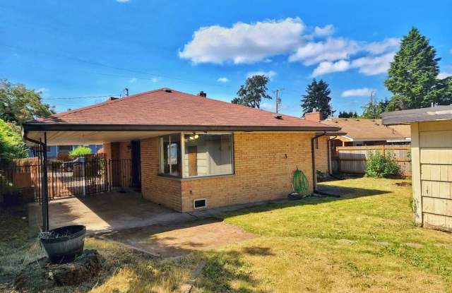 Charming 3 Bed 1 Bath Home in Kennydale Gallery 4