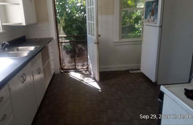 1441 Prouty Ave - 2 beds and 1 bath Gallery 3