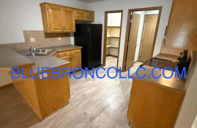 Gorgeous duplex in Raymore with a lot to offer along with new flooring. Gallery 3