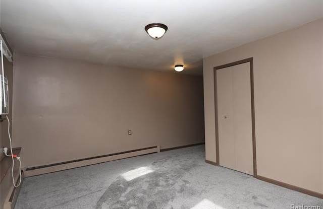 765 E WALLED LAKE Unit B Gallery 2