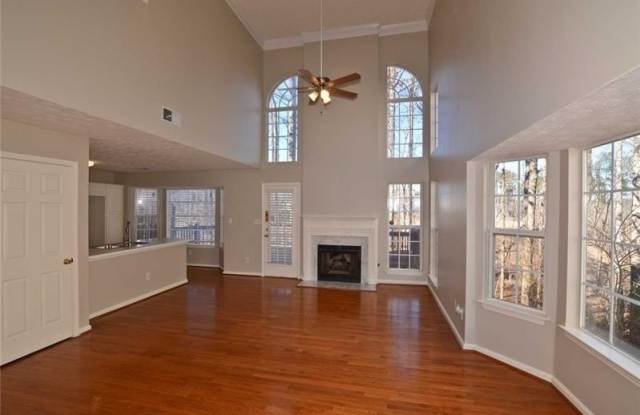 1281 Pointe Drive Gallery 2