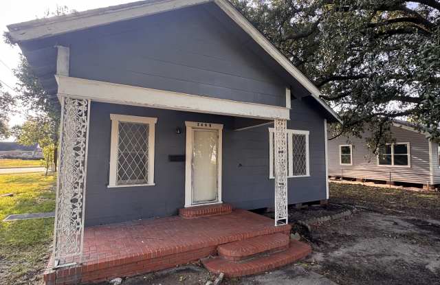 2408 17th St photos photos