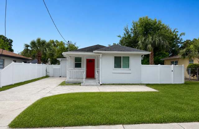 Charming 4-Bed Home with Bonus Room in Tampa! Landscaping/Utilities Included. Available Now!! photos photos