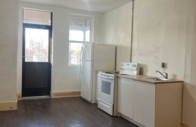 3325 Gratiot Avenue - R Gallery 2