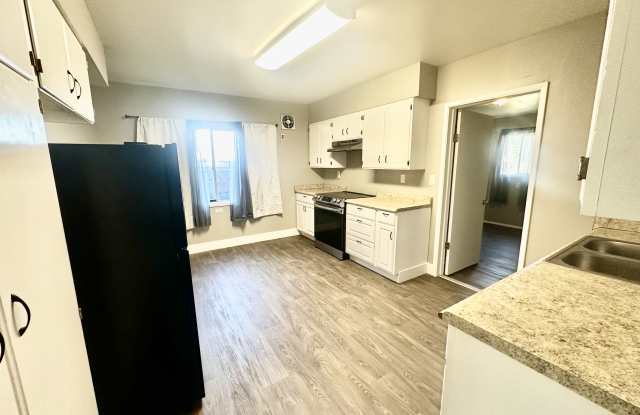 909 E 2nd St photos photos