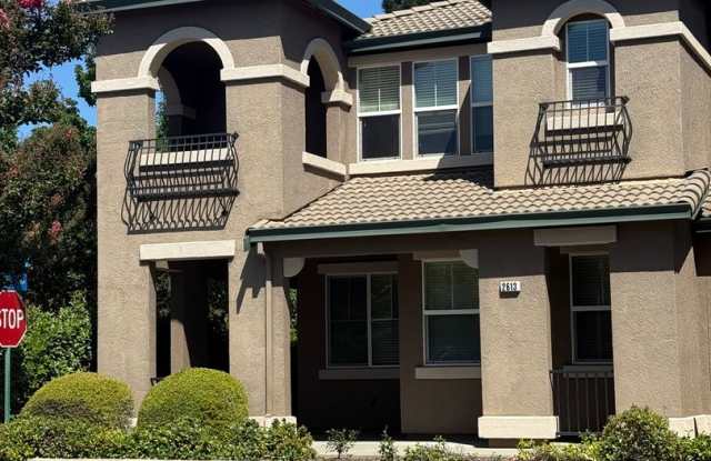GORGEOUS 3 BEDROOM 2.5 BATH TOWNHOUSE photos photos