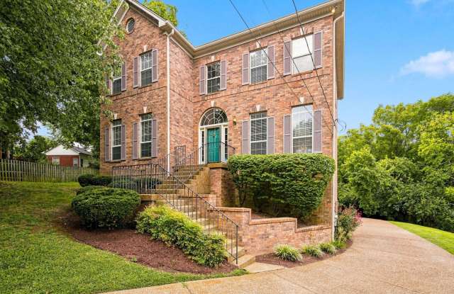 Super location, cul-de-sac lot, 3-car garage! Gallery 1
