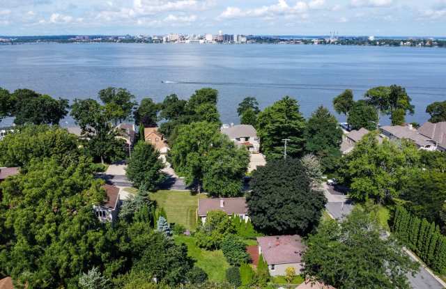 Charming 2-bed/1-bath Steps From Lake Monona Gallery 1