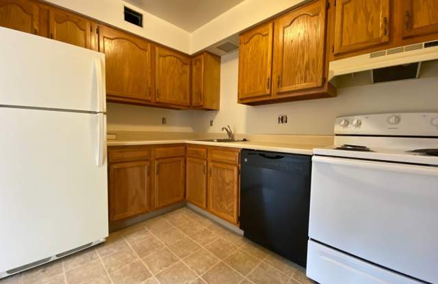 Wonderful 2BR in Bellevue! Central A/C, Equipped Kitchen  More! Great Location!! Call Today! photos photos