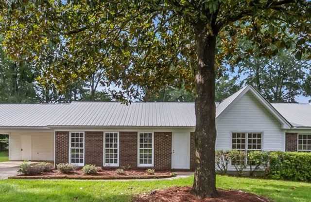Spacious and Lovely Brick Home in Northport Available now! Schedule your Tour and Apply Today! photos photos