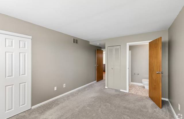 Amherst Manor Gallery 4