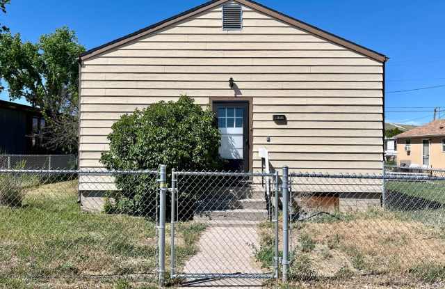 Pet friendly 4 bedroom, 2 bath home photos photos