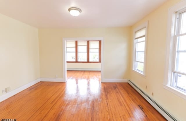 107 BERGEN AVE - 107 Bergen Avenue, North Arlington, NJ 07031