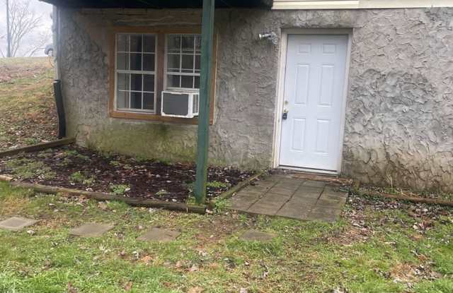 Oak Ridge 37830 - 2 bedroom, 1 bath apartment - Contact Lisa Vineyard and Shannon Russell (865) 216-9334 photos photos