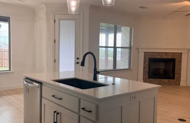 Home for Rent in Desirable Chaffee Crossing Gallery 4
