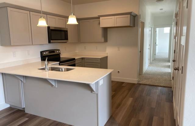 Condo in Prime  Lehi Location Gallery 3