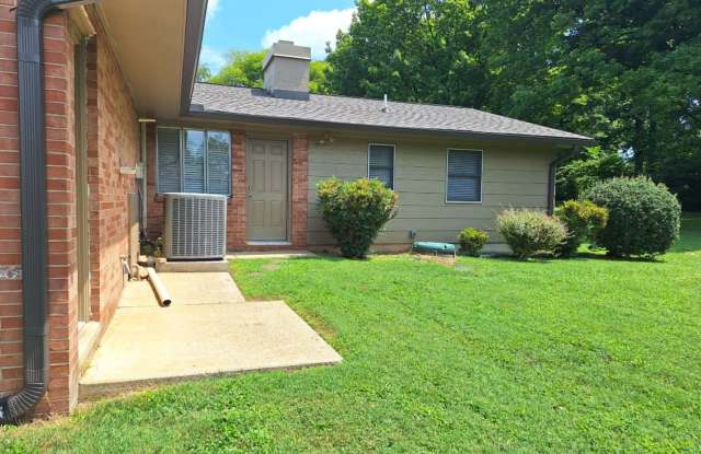 Near West Town Mall- 4bds/2.5 bath Rancher. NO PETS! Located in West Hills school zones. Gallery 4
