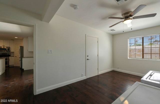 3 Bedroom 2 Bathroom Palms Parkway HOA Gallery 1