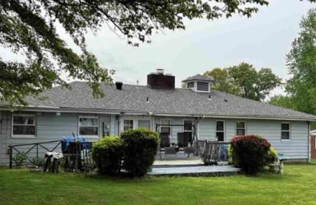 5 Evergreen Drive - 5 Evergreen Drive, Mount Vernon, IL 62864