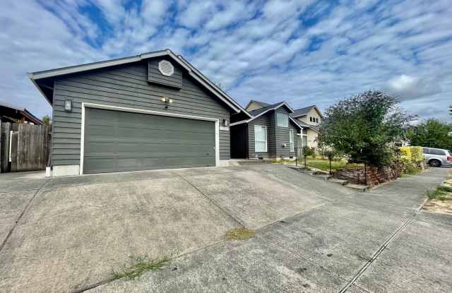 Beautifully Remodeled 3bd/2bath Hillsboro Home w/ 2-car Garage and Large Fenced Yard photos photos