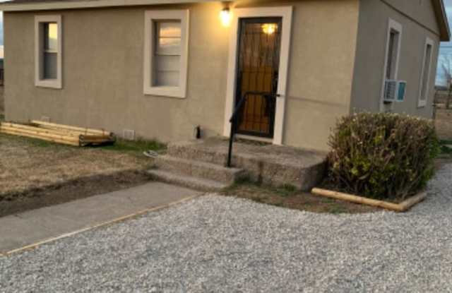 708 Monterey St - 708 Monterey Street, Carlsbad, NM 88220