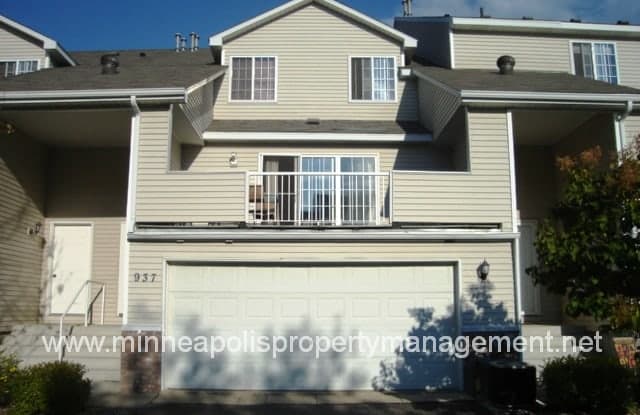 937 Santa Vera Dr - 937 Santa Vera Drive, Chanhassen, MN 55317
