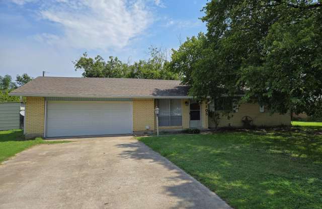 3/2 Home in Robinson ISD - 1105 Willard, Robinson, TX 76706