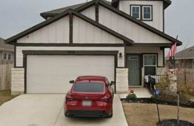Spacious 4BR House in Buda Gallery 1