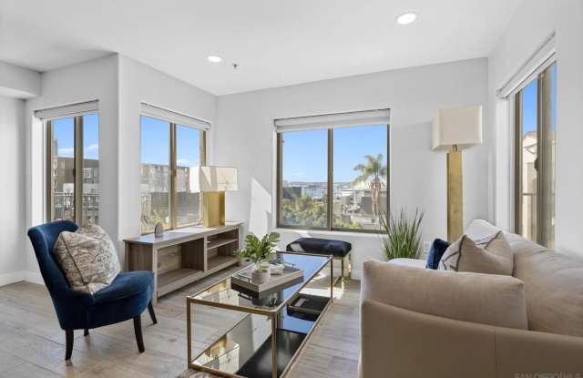 801 W Hawthorn St photos photos