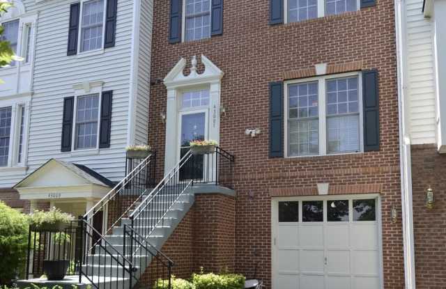43007 GOLF VIEW DRIVE - 43007 Golf View Drive, South Riding, VA 20152