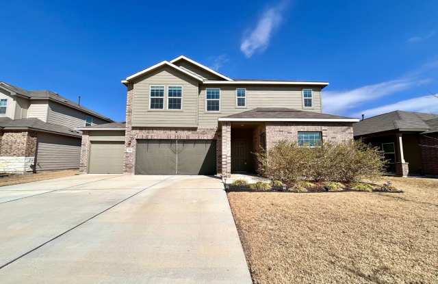 Spacious 4/BR 2.5/BA Two-Level Home with 3-Car Garage Covered Deck photos photos Spacious 4/BR 2.5/BA Two-Level Home with 3-Car Garage Covered Deck photos photos