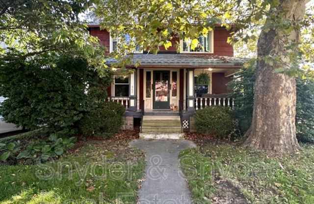 464 Crestwood Avenue - A Gallery 1