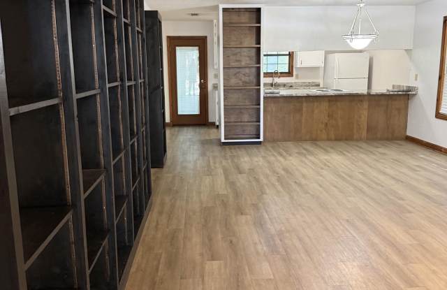 1967 Rain Valley Court Gallery 4