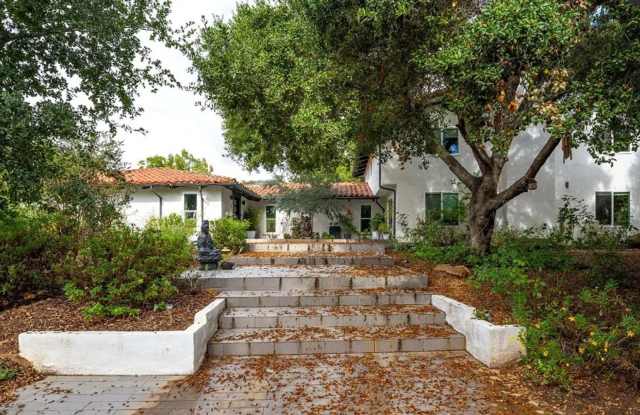 Large Ojai Home with Pool on Foothill Lane photos photos
