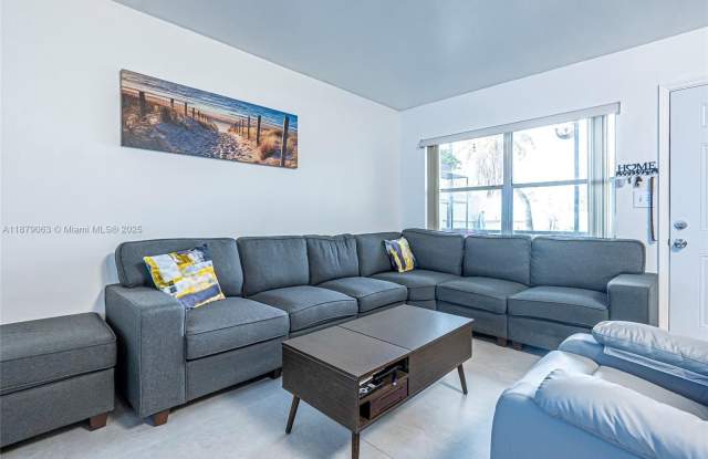 1425 Arthur St photos photos