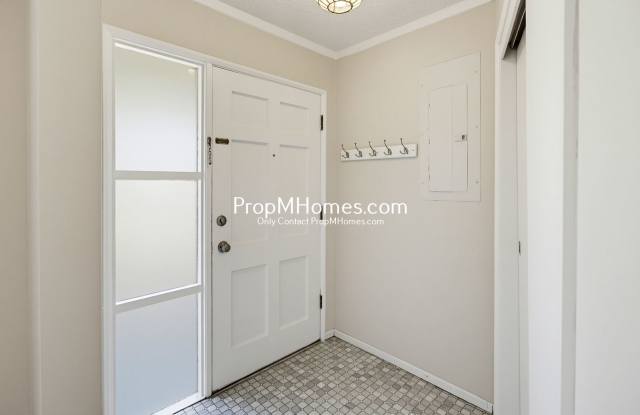 Charming Four Bedroom Home in West Linn - Landscaping Included! Gallery 4